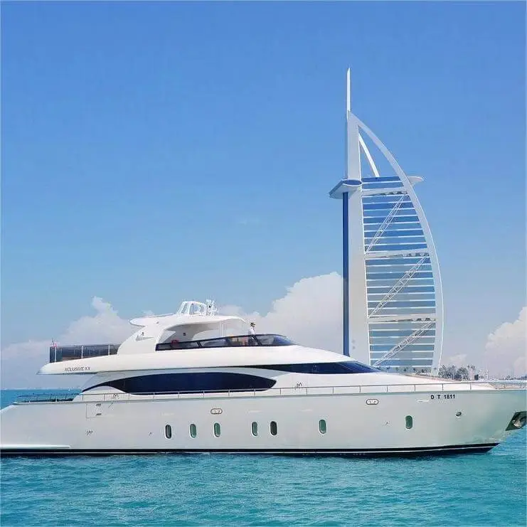 business-class-yacht-dinner