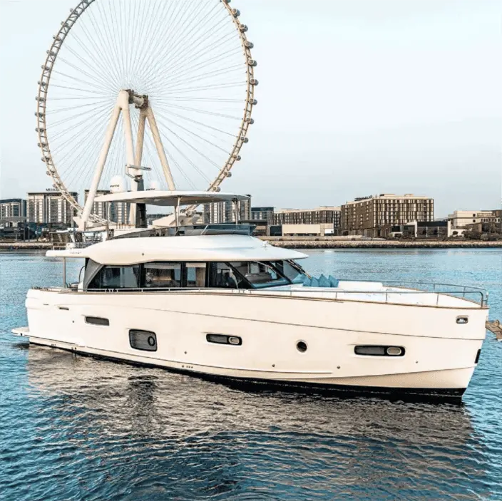 business-class-yacht-dinner