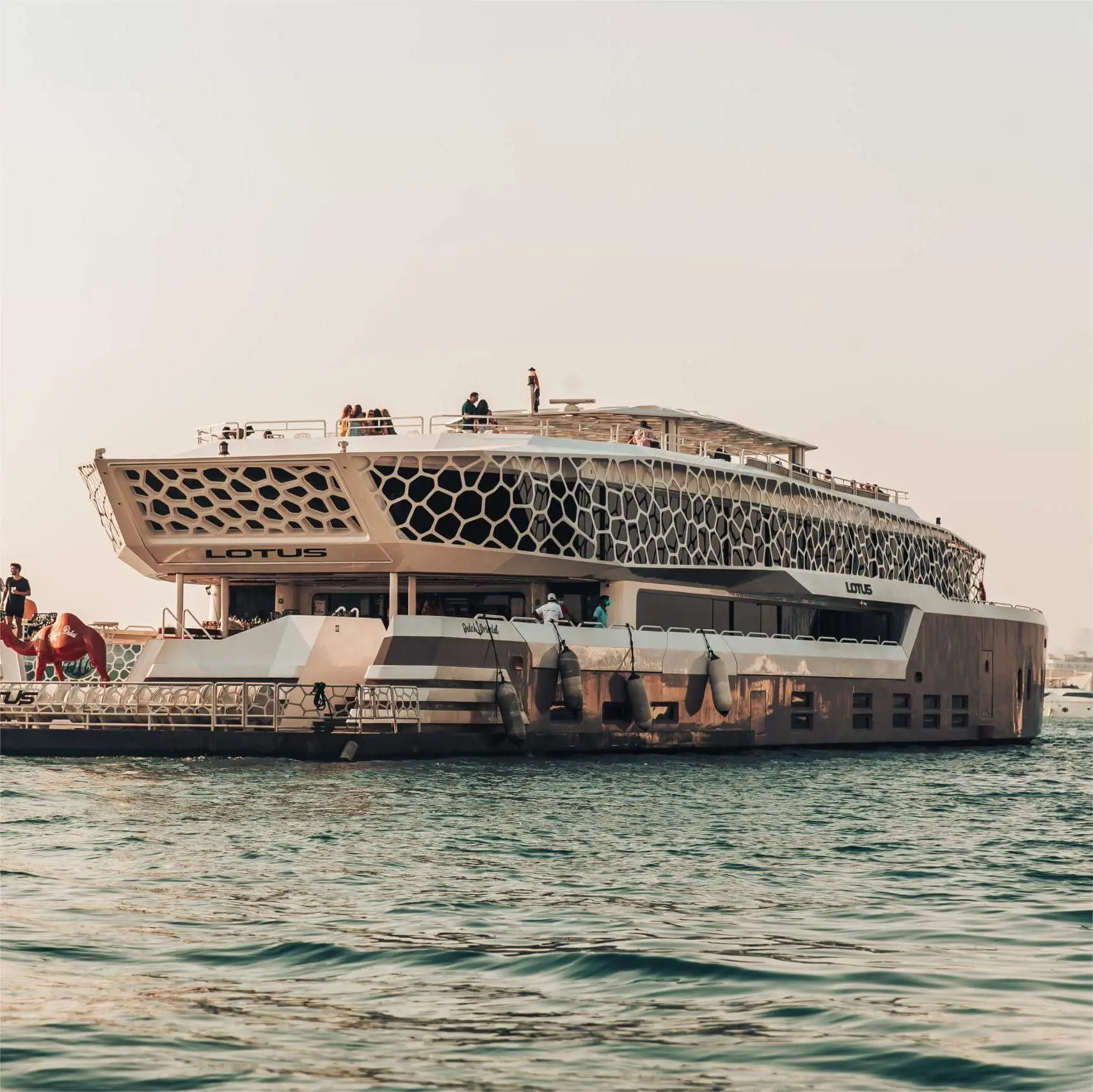 marina-luxury-yacht-dinner