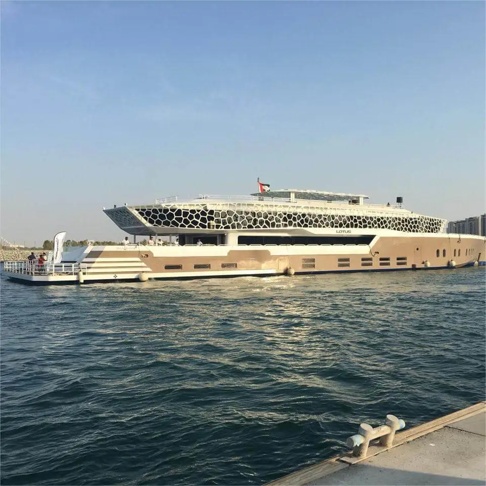 marina-luxury-yacht-dinner