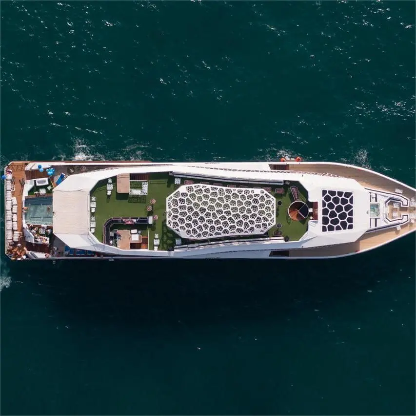 marina-luxury-yacht-dinner